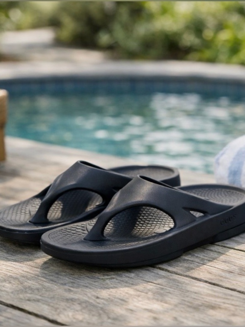 Oofos Black Ooriginal Sports Recovery Flip Flop Sandals